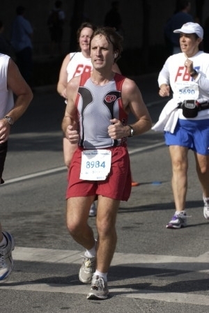 Joe still running in the 2006 Houston Marathon